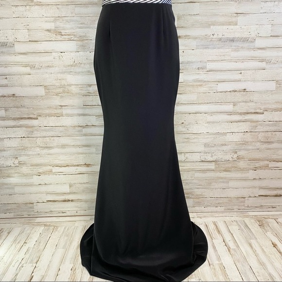 Frascara Sequin One Shoulder Ruffle Detail Gown Womens Size 6 Black Silver - Picture 6 of 15